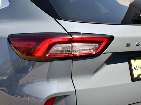 Used 2023 Ford Escape Platinum w/ Premium Technology Package AWD/4WD image 40