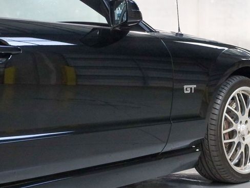 Used 2005 Ford Mustang GT RWD image 24