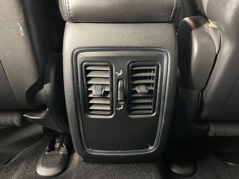 Used 2021 Jeep Grand Cherokee Laredo image 33