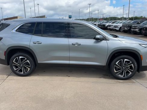 Used 2026 Buick Enclave Preferred FWD image 2