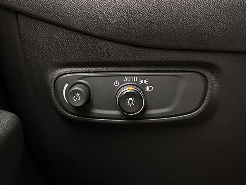 Used 2022 Chevrolet Equinox LS image 23