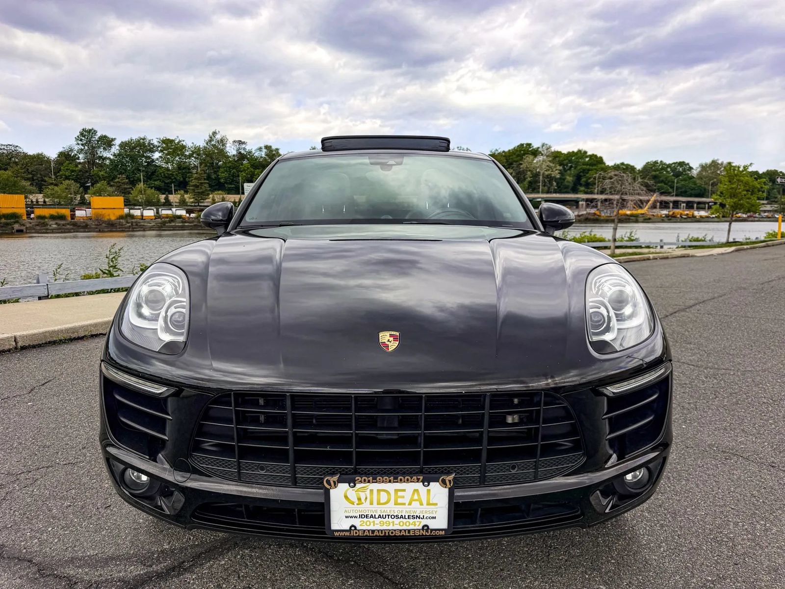 Used 2017 Porsche Macan S AWD/4WD image 2