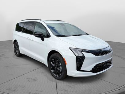 New 2027 Chrysler Pacifica Limited w/ Trailer Tow Group
