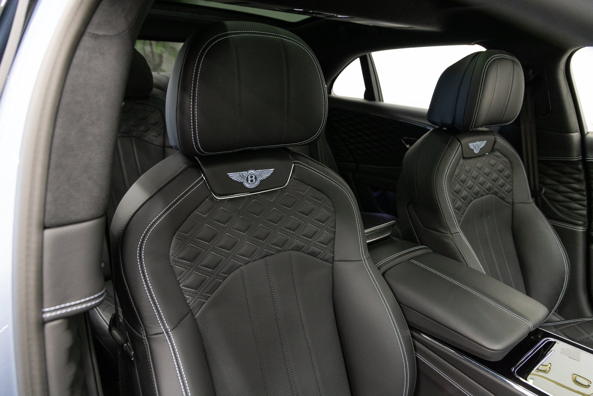 Used 2024 Bentley Flying Spur Plug-In Hybrid AWD/4WD image 22