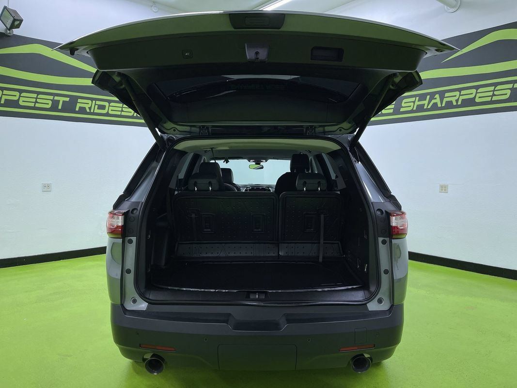 Used 2019 Chevrolet Traverse LT w/ LPO, 'HIT The Road' Package FWD image 9
