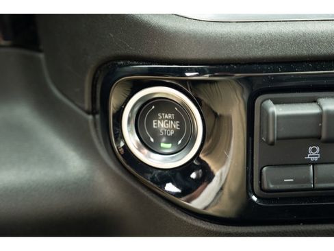 Used 2025 GMC Sierra 1500 SLT AWD/4WD image 29