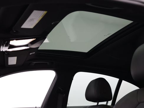 Used 2020 BMW 530i w/ M Sport Package RWD image 6
