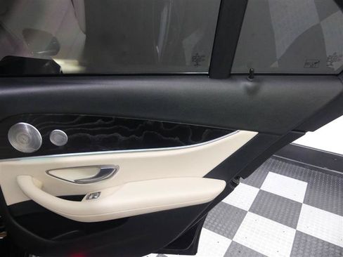 Used 2017 Mercedes-Benz E 300 4MATIC image 27