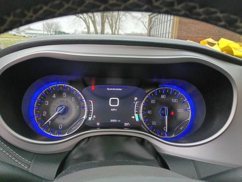 Used 2024 Chrysler Pacifica Touring-L w/ S Appearance Package image 28