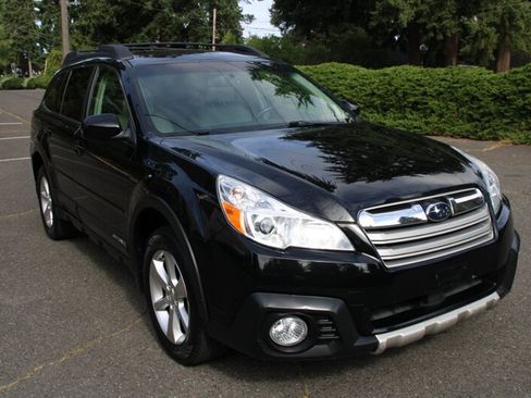 Used 2014 Subaru Outback 2.5i Limited w/ Moonroof Package AWD/4WD image 2