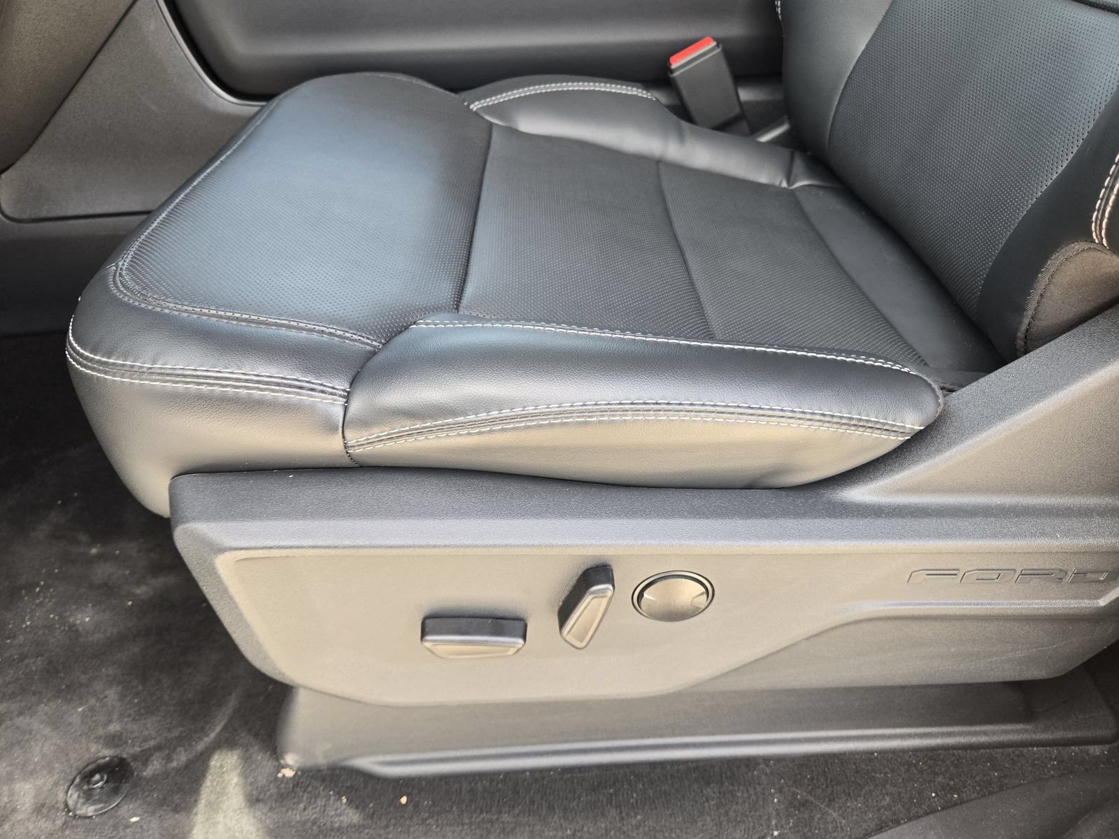 Used 2026 Ford Expedition Max Platinum AWD/4WD image 24