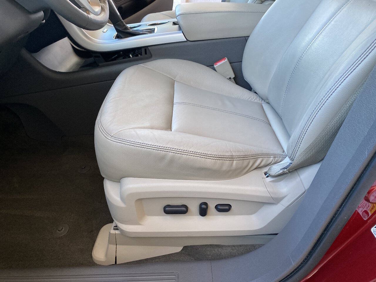 Used 2013 Ford Edge SEL FWD image 22