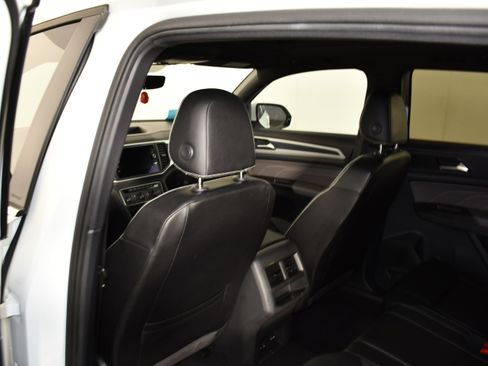 Used 2021 Volkswagen Atlas Cross Sport SE w/ Panoramic Sunroof Package FWD image 45
