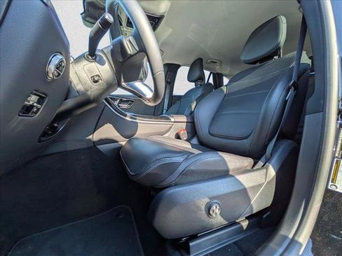 Used 2025 Mercedes-Benz GLC 350e 4MATIC image 15