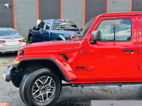 Used 2026 Jeep Wrangler Unlimited Sahara AWD/4WD image 13