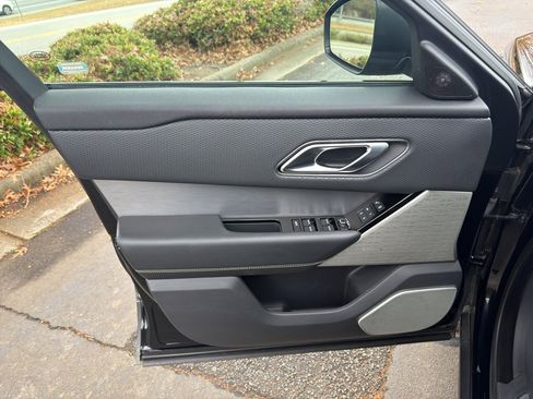 Used 2019 Land Rover Range Rover Velar R-Dynamic SE image 17