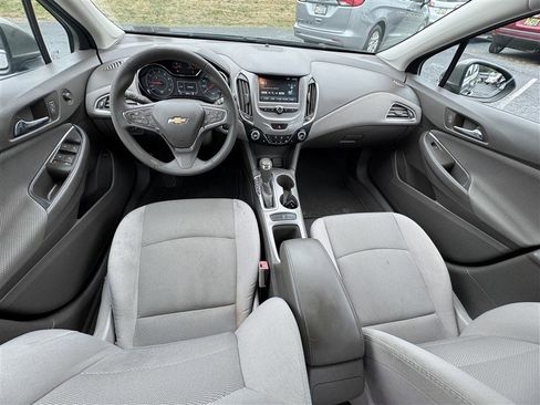 Used 2017 Chevrolet Cruze LT w/ Convenience Package image 9