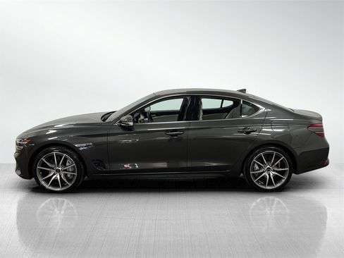 Used 2025 Genesis G70 2.5T image 3