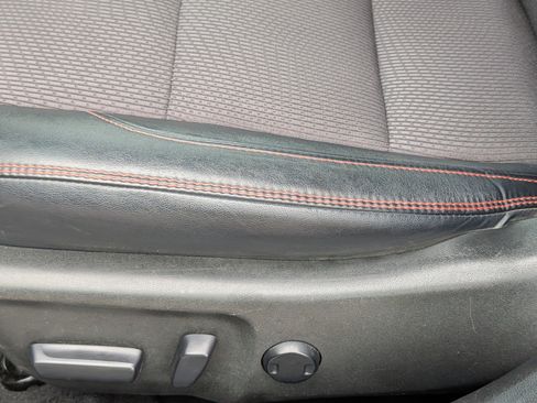 Used 2016 Toyota Camry SE image 11