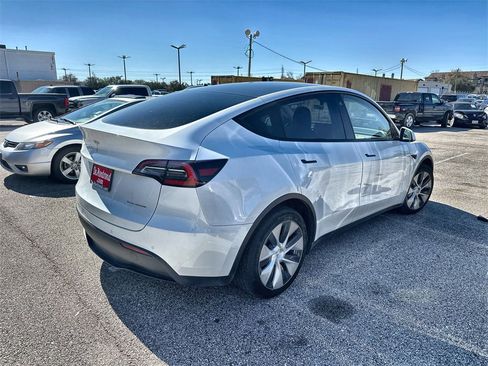 Used 2021 Tesla Model Y Long Range image 6