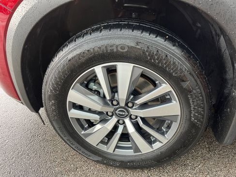 Certified 2025 Nissan Pathfinder SL FWD image 29