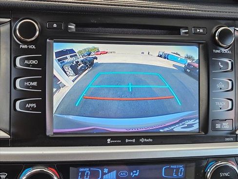 Used 2018 Toyota Highlander XLE AWD/4WD image 10