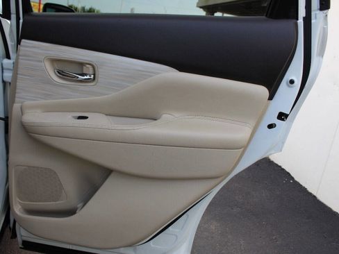 Used 2015 Nissan Murano S FWD image 12