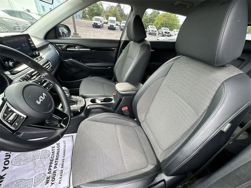 Used 2023 Kia Seltos S image 11