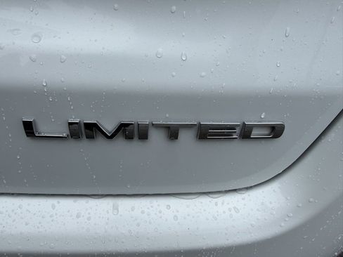 Used 2024 Jeep Compass Limited image 7