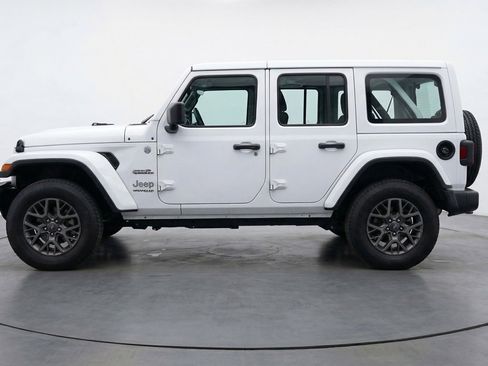 Used 2025 Jeep Wrangler Sahara image 5