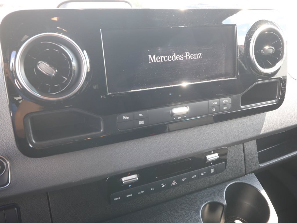 Used 2025 Mercedes-Benz Sprinter 2500 image 19