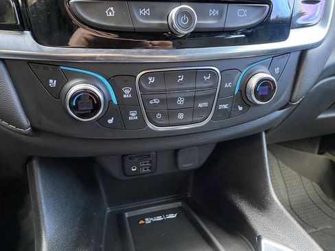 Used 2023 Chevrolet Traverse Premier image 29