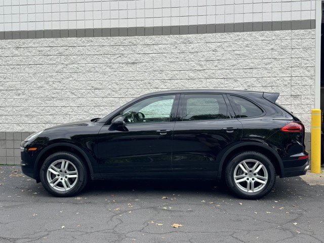 Used 2016 Porsche Cayenne w/ Premium Package AWD/4WD image 34