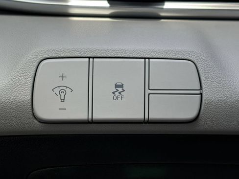 New 2026 Hyundai Elantra Limited FWD image 19