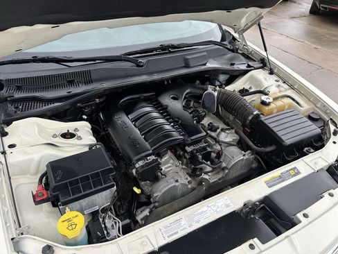 Used 2005 Chrysler 300 Touring image 25