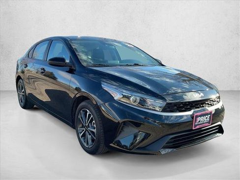 Used 2023 Kia Forte LXS image 3