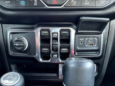 Used 2021 Jeep Wrangler Unlimited Sahara w/ Cold Weather Group AWD/4WD image 26