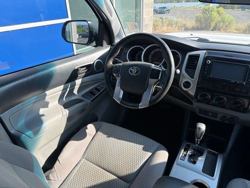 Used 2014 Toyota Tacoma 4x4 Double Cab w/ SR5 Package image 12