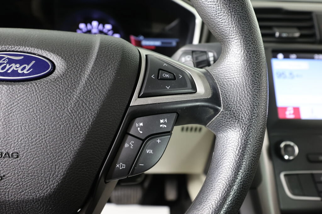 Used 2019 Ford Fusion SE FWD image 33
