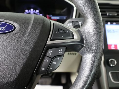 Used 2019 Ford Fusion SE FWD image 33
