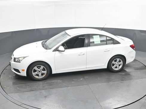 Used 2014 Chevrolet Cruze LT image 18