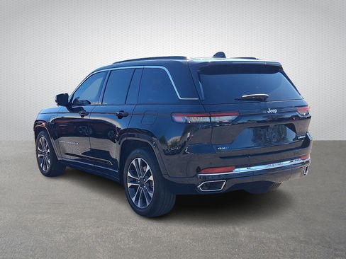Used 2024 Jeep Grand Cherokee Overland AWD/4WD image 4