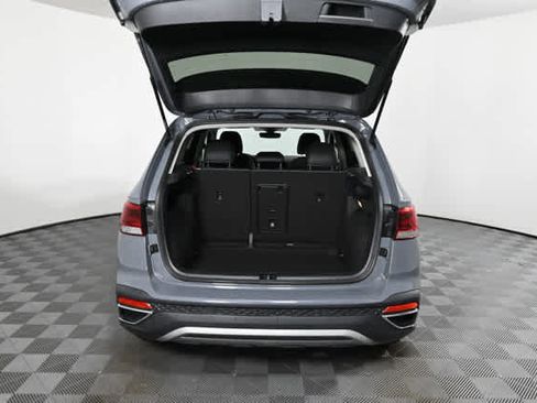 Used 2023 Volkswagen Taos SE FWD image 7