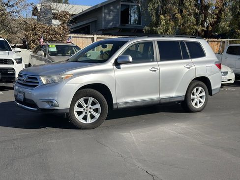 Used 2012 Toyota Highlander SE image 1