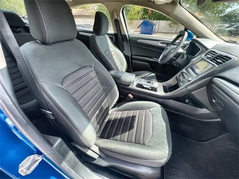 Used 2020 Ford Fusion SE image 27