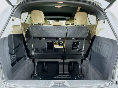 Used 2022 Toyota Sienna XLE image 27