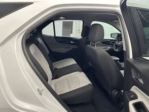 Used 2022 Chevrolet Equinox LS w/ LS Convenience Package FWD image 16