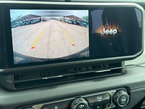 Used 2025 Jeep Wrangler Unlimited Sahara w/ Safety Group AWD/4WD image 26