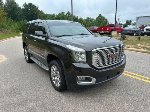 Used 2015 GMC Yukon Denali w/ Touring Package AWD/4WD image 3