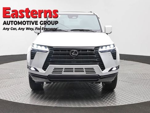 Used 2026 Lexus GX 550 w/ Cold Area Package AWD/4WD image 2